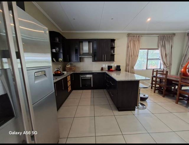 5 BEDROOM HOUSE FOR SALE IN KYALAMI HILLS